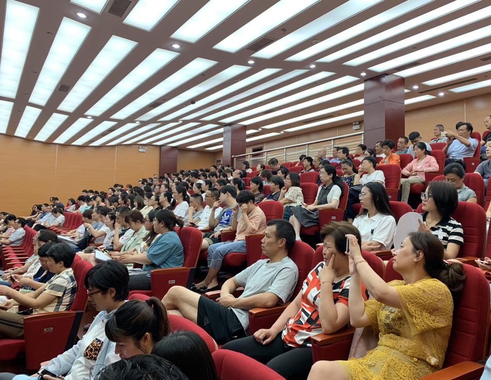 学期总结大会1.jpg