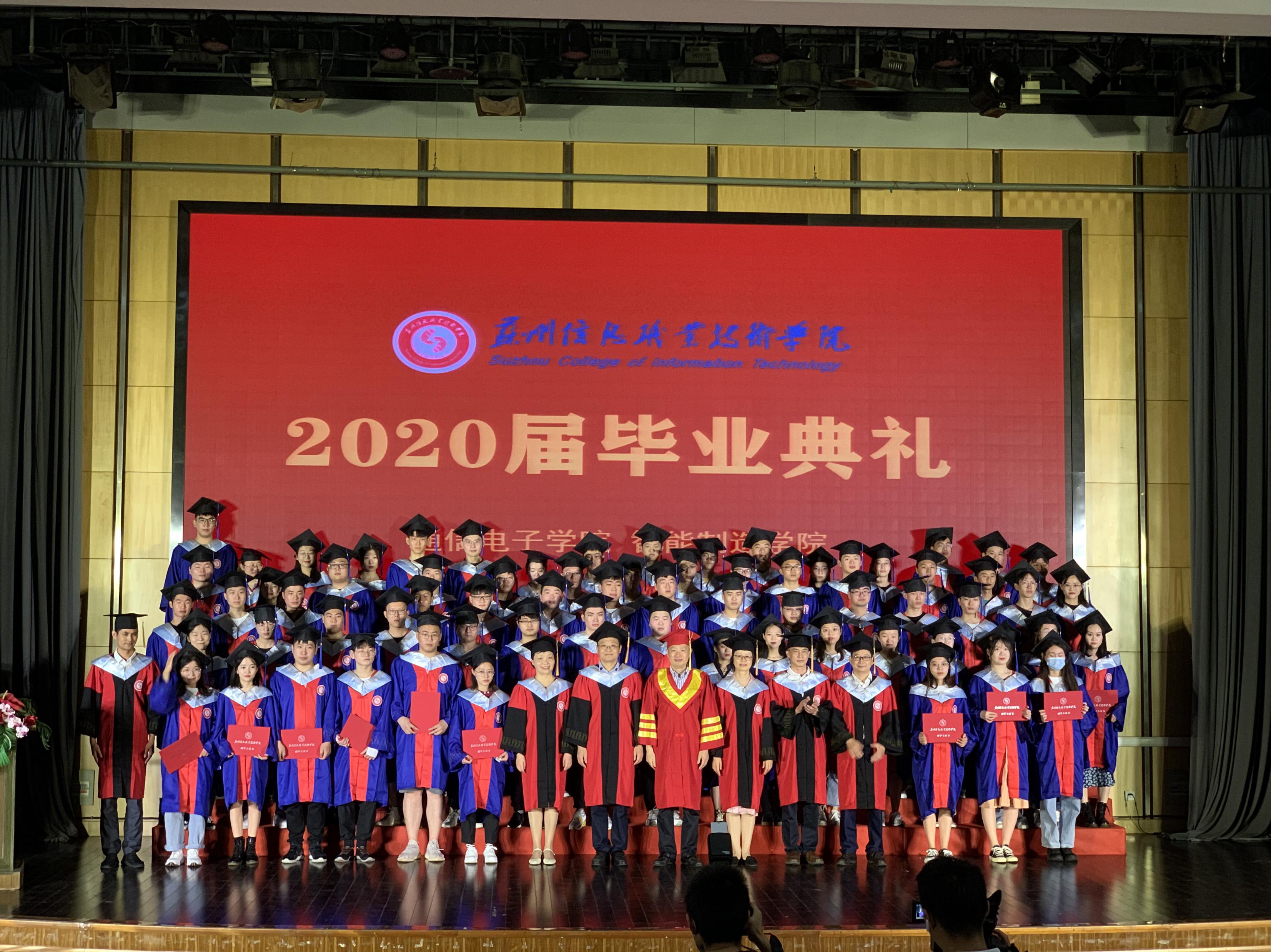 3大合影3.JPG