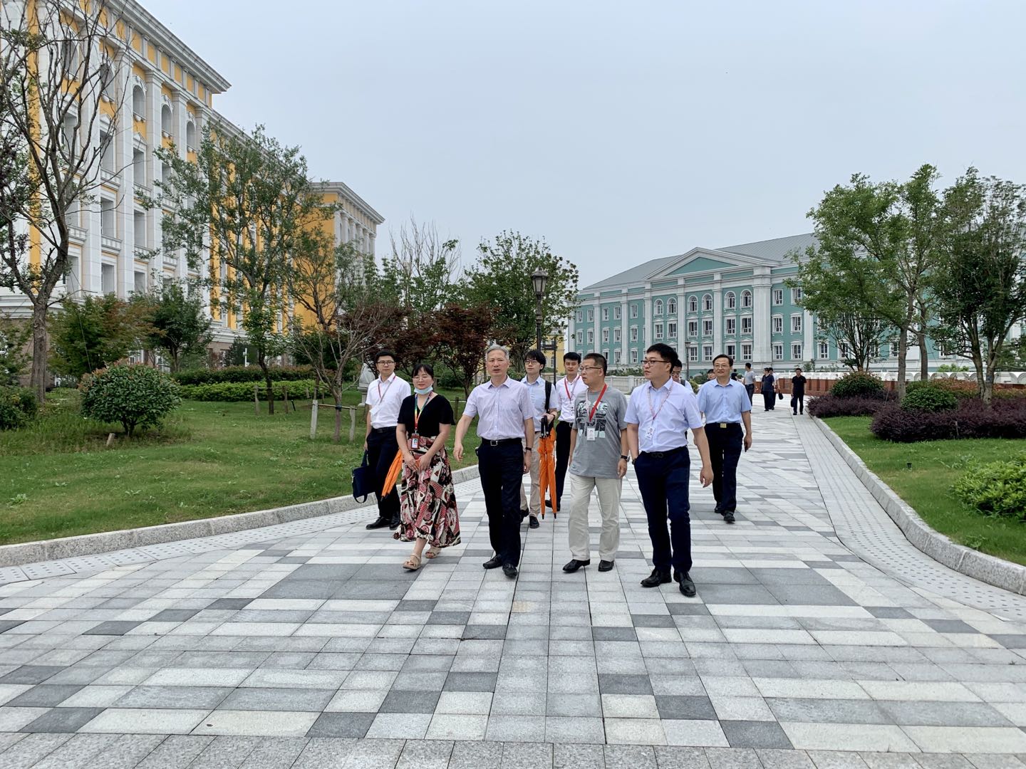 华为参观.jpg