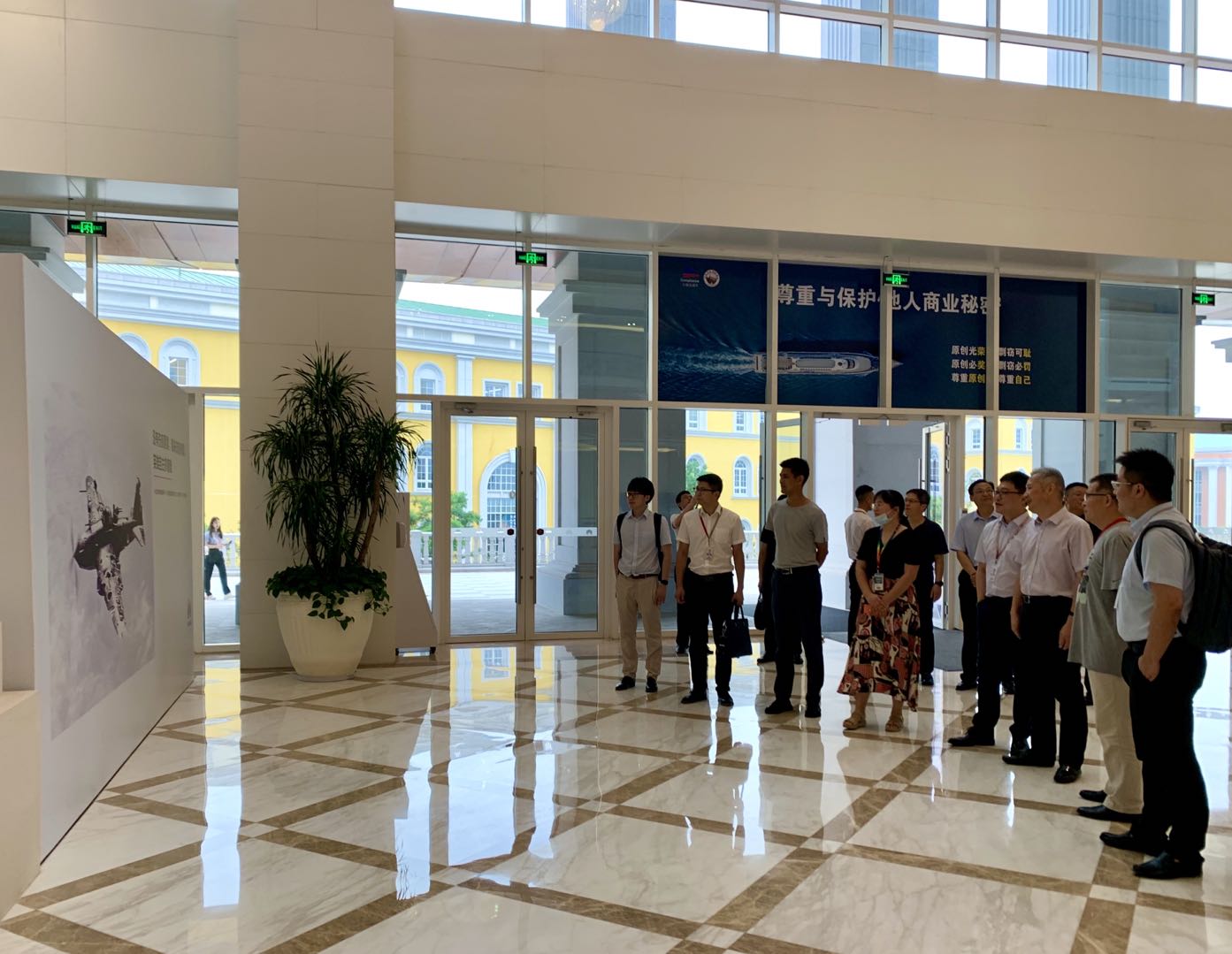 华为参观2.jpg
